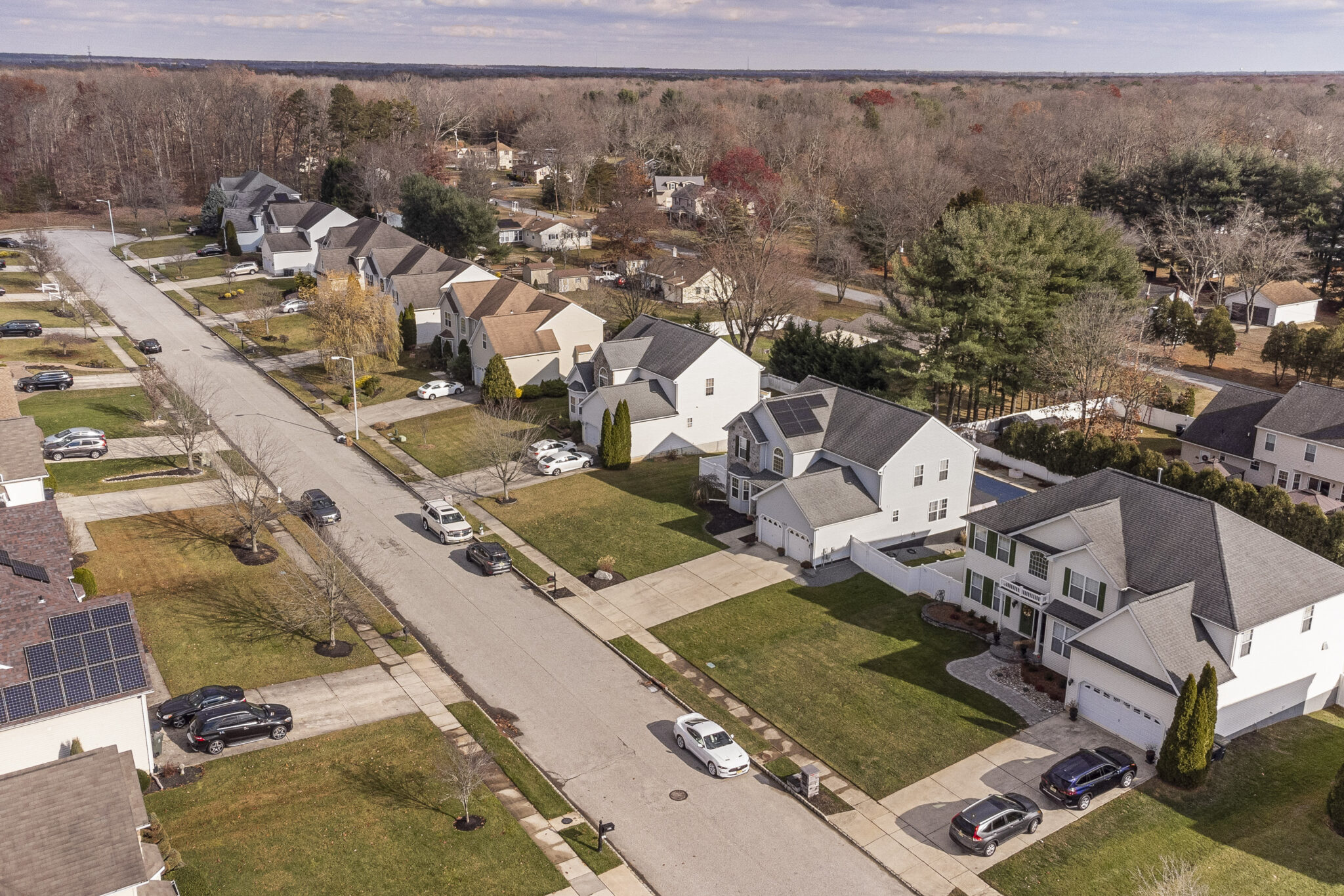 how-to-use-wide-angle-lenses-in-small-spaces Learn how to effectively use wide-angle lenses for small space photography, from choosing the right lens to overcoming common challenges. wide-angle lenses, small space photography, real estate tips, camera positioning, lighting techniques